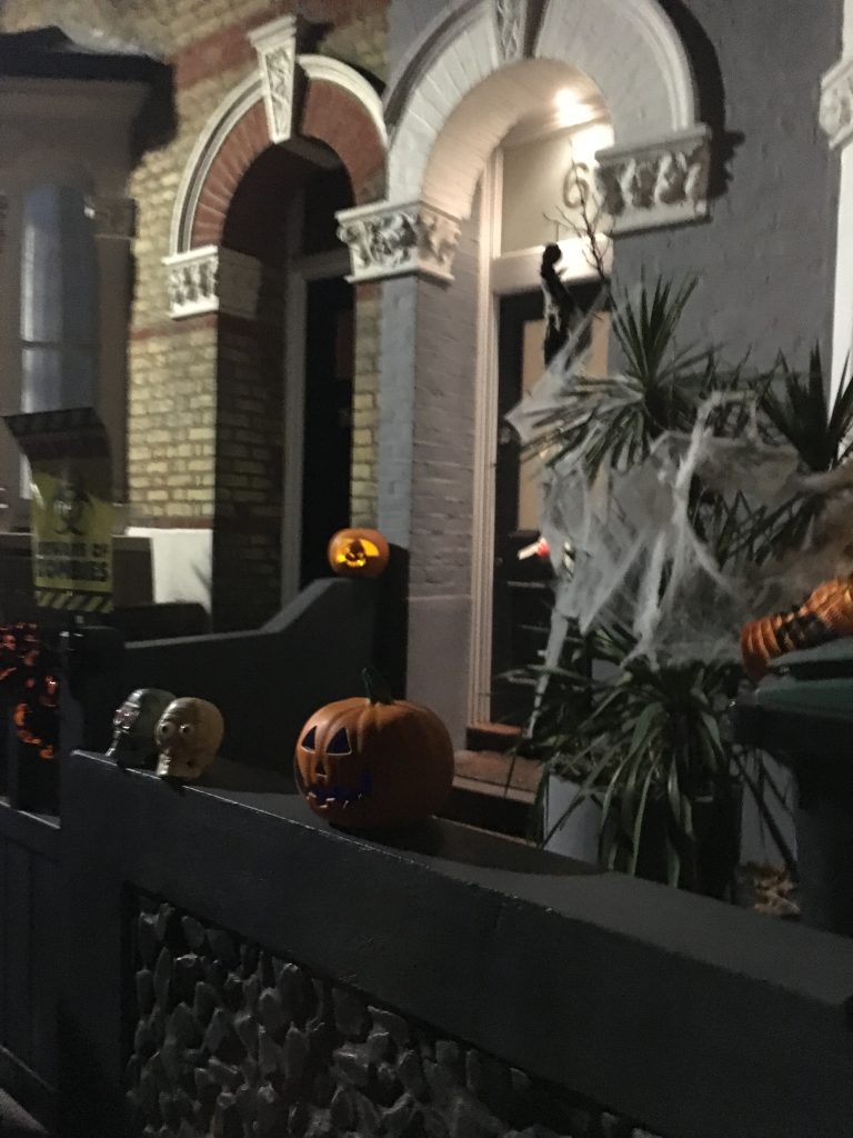 ➤ How is halloween celebrated in england